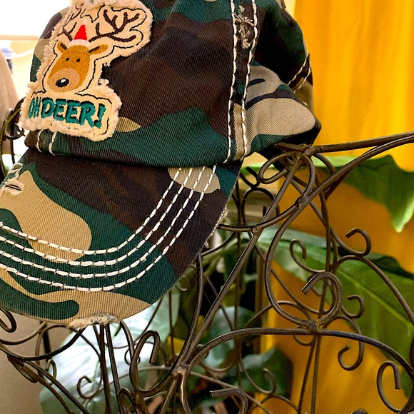 Holiday trucker hat🎁🎄 - Picture 3 of 4